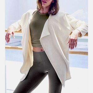 NWT Athleta Cozy Karma Wrap